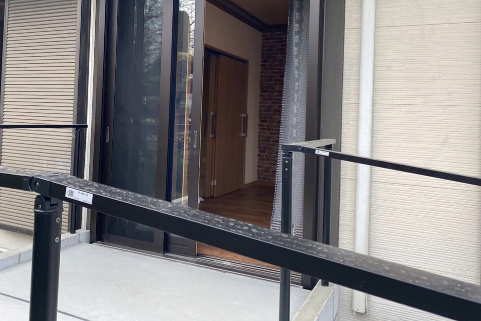 電動車いすを想定したやや急なスロープ（傾斜角：1/10.6）