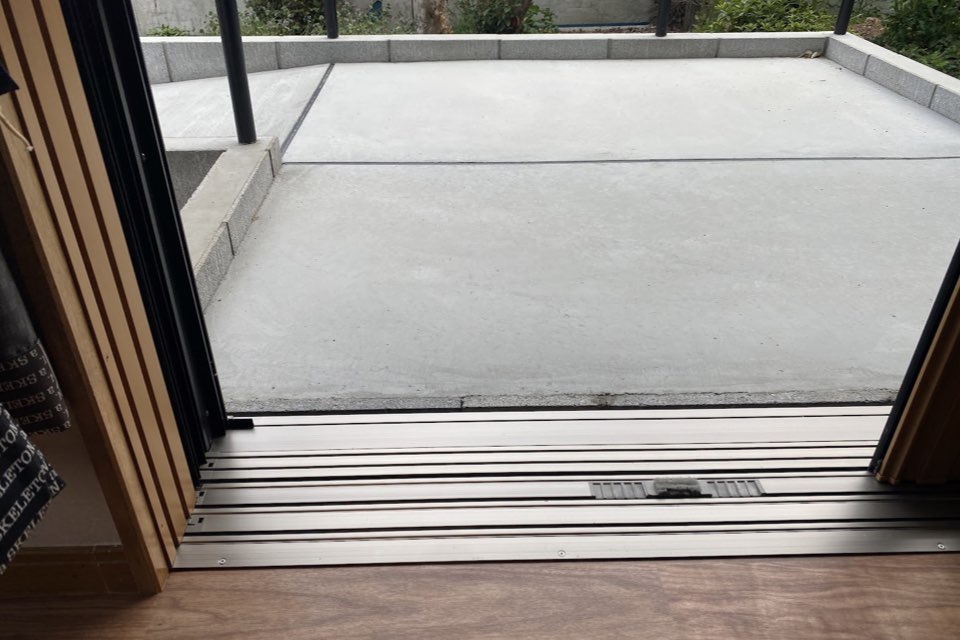 電動車いすを想定したやや急なスロープ（傾斜角：1/10.6）