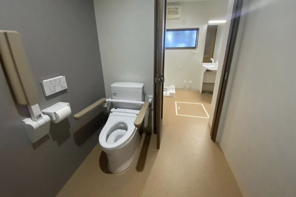納戸をトイレにし、洗面室への動線としても活用する