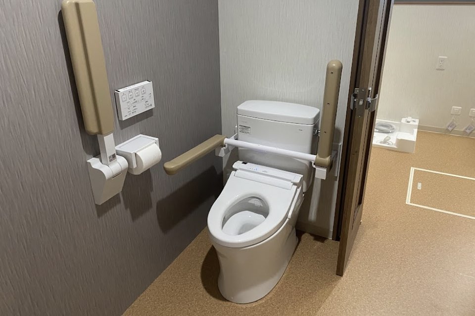 納戸をトイレにし、洗面室への動線としても活用する