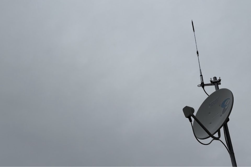 無線家さんのBSアンテナに、アマチュア無線のアンテナも設置した