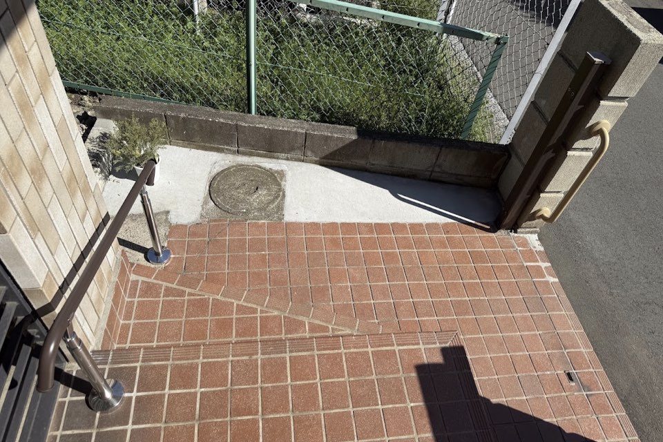 あなたに合わせた「道路から玄関ポーチまで」つながる手すり