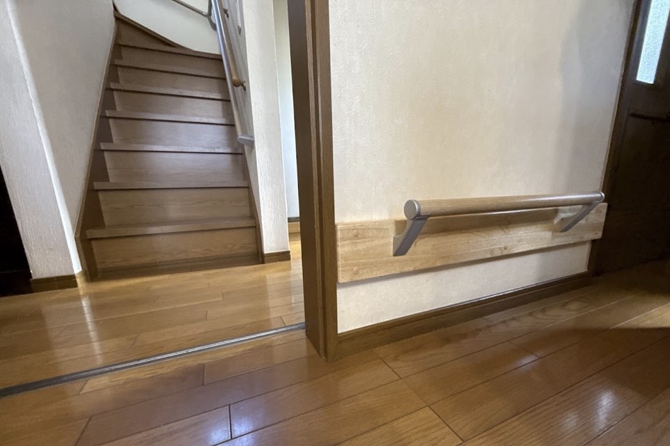 あなたに合わせた「道路から玄関ポーチまで」つながる手すり