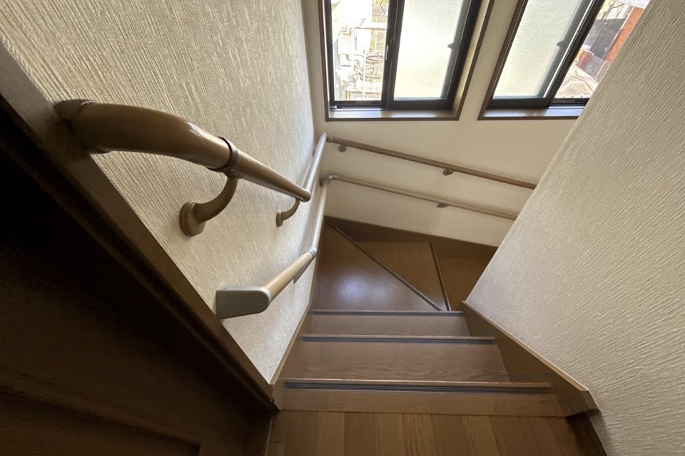 あなたに合わせた「道路から玄関ポーチまで」つながる手すり