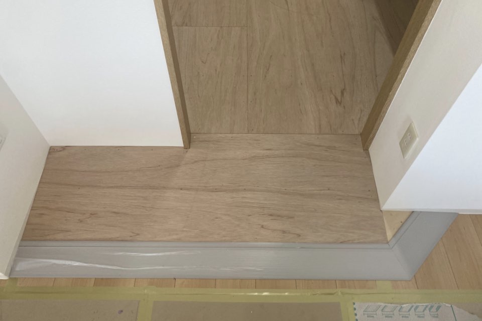 システムキッチンを取り替えることなく、キッチン高さを6cm下げる