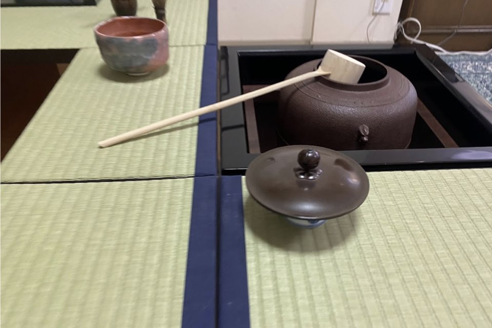 正座せずに茶を嗜む「いす座点前家具」