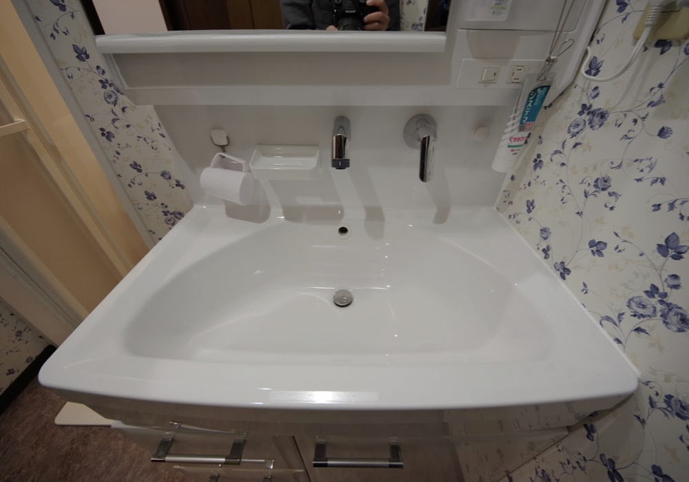 壁に掛ける収納で水回りを快適に：洗面室