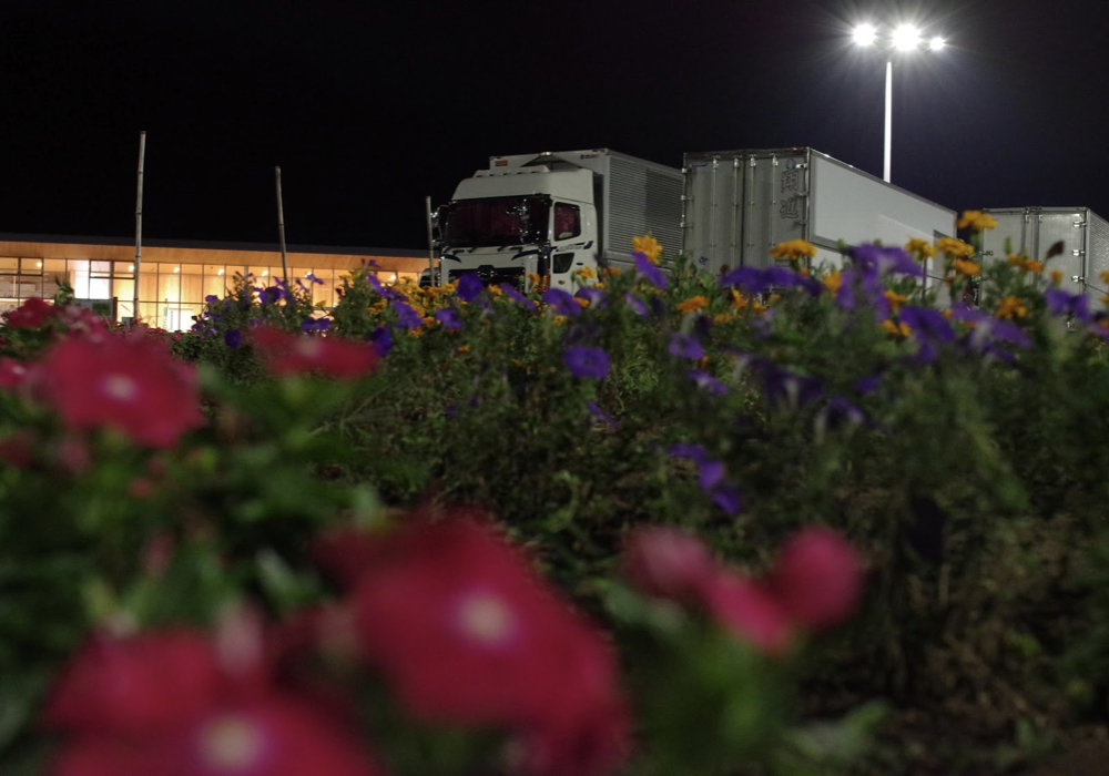 「上田 道と川の駅」深夜の道の駅で