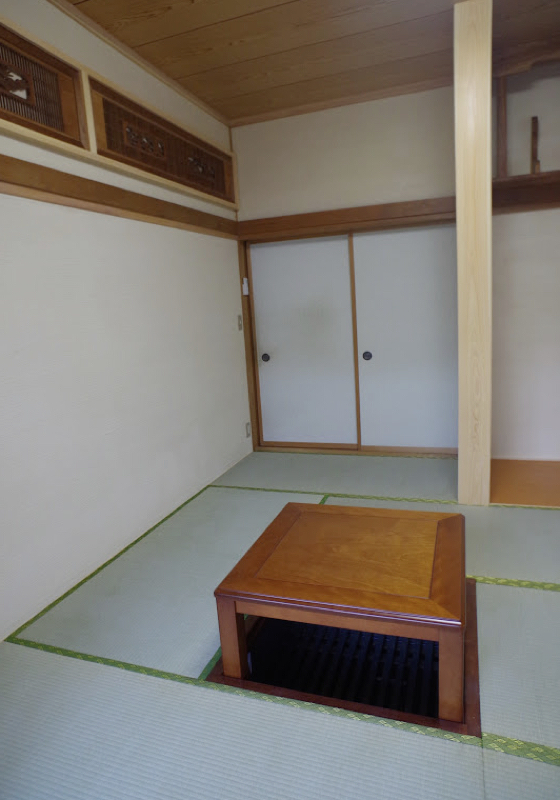 書院造りの茶の間、珪藻土で風格を保つ