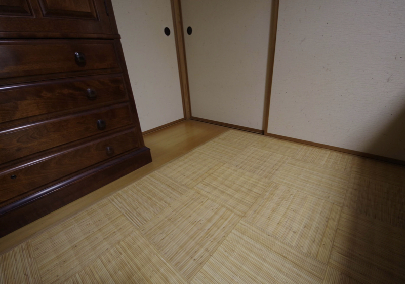 和室の畳をクッションフロアに張り替え、介護ベッドで立ち上がりやすく