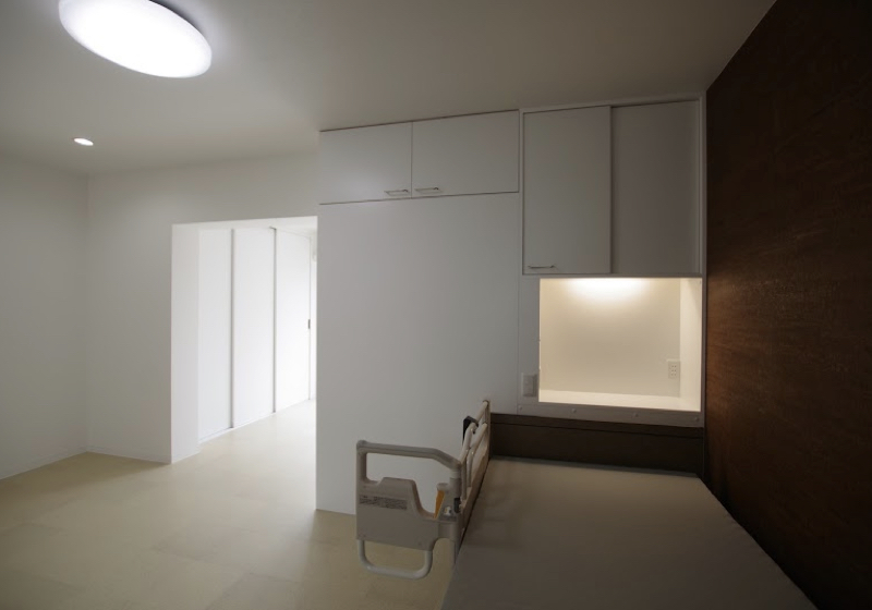 「兼ねること」でコンパクトに（2）両面使いの食器棚