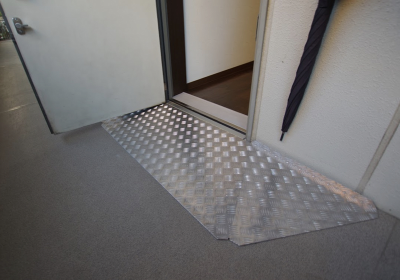 マンション玄関ドアの敷居段差（3）6cmの段差
