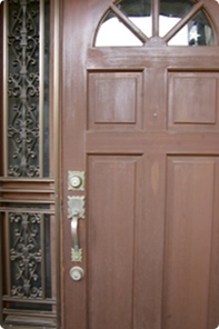 耐木製玄関ドアの鍵をピッキング対応に交換