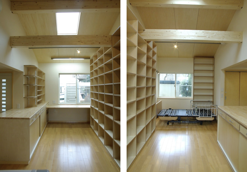 段増築した書斎の、壁一面の本棚