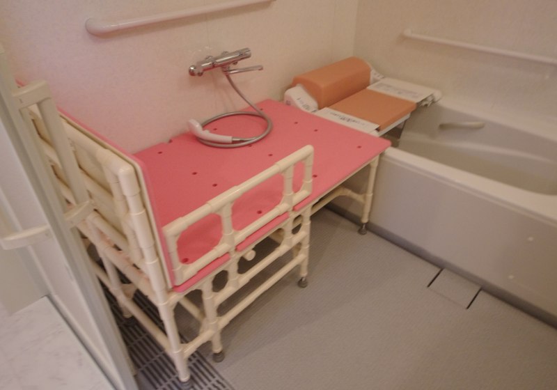 『浴室を家族みんなで共用する』２ｍ角のユニットバス