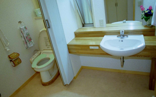 洗面室 - トイレとの壁取りスペース拡大