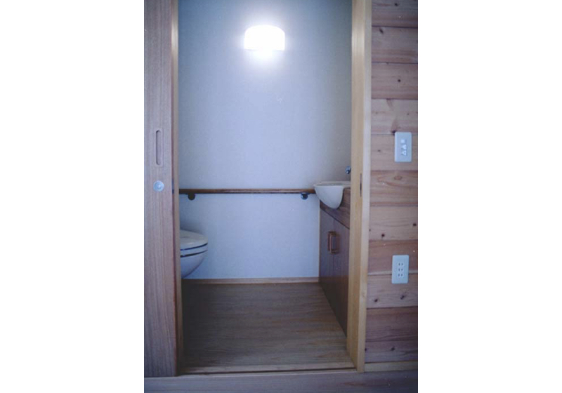 トイレ（2）- 新築時は広いスペース確保を