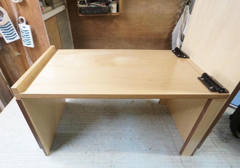 「跳上げ式移乗台」を取り付けたトイレ